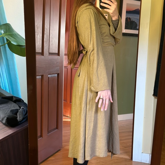 Sparrow Peace Robe - Picture 10 of 10